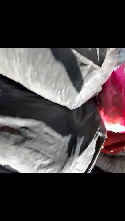 Akçaray'da yoğun saatte el arabası isyanı: Dev poşetlerle tramvaya bindi