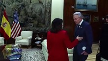 Margarita Robles recibe al embajador de EEUU