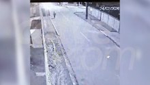 Professora é atropelada por carro em Curitiba; vídeo