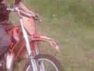 jéjé en ktm ki fer in saut!