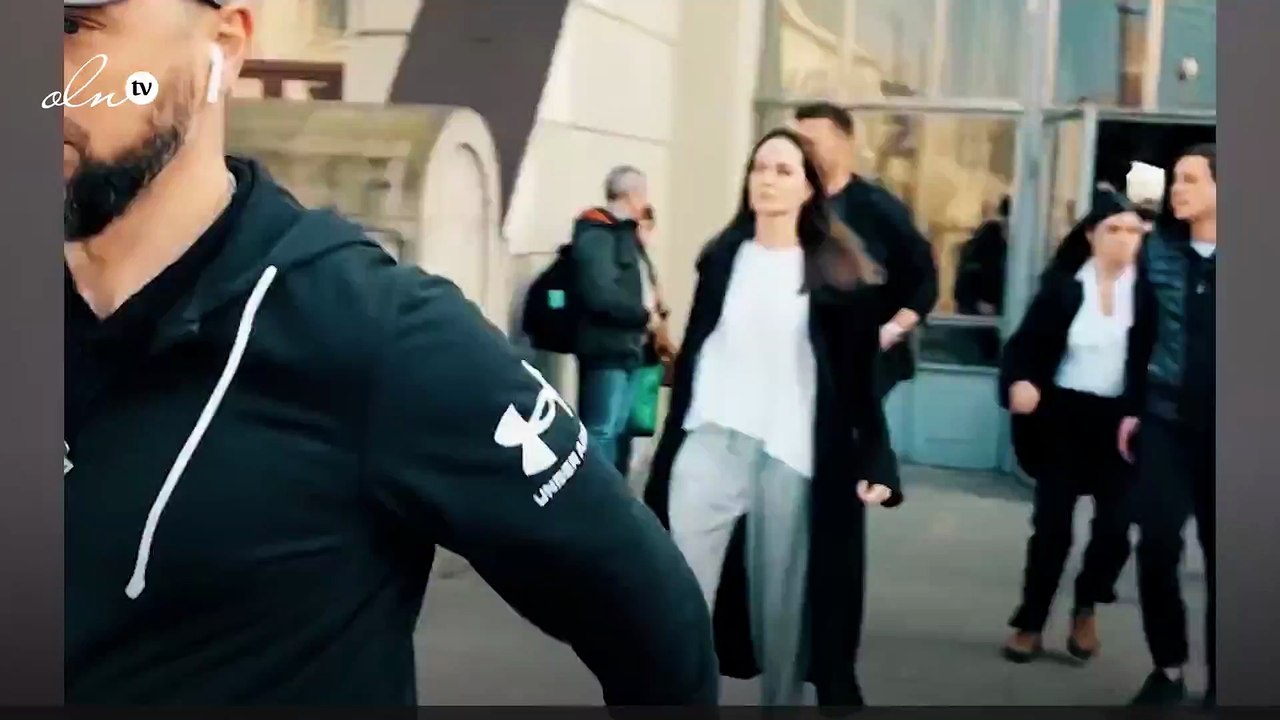 أنجلينا جولي تهرب من القصف الروسي لمدينة لفيف الأوكرانية