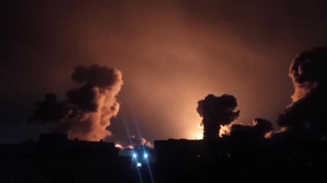 Massicce esplosioni in aree urbane a Teheran: il video degli attacchi congiunti Usa-Israele
