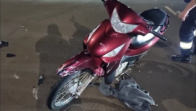 Mulher de 30 anos fica ferida após batida entre Biz e caminhonete no Pioneiros Catarinenses