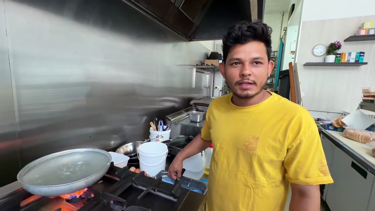 How To Cook Perfect Poached Eggs: Professional Chef Secrets from Bellaayu Cafe