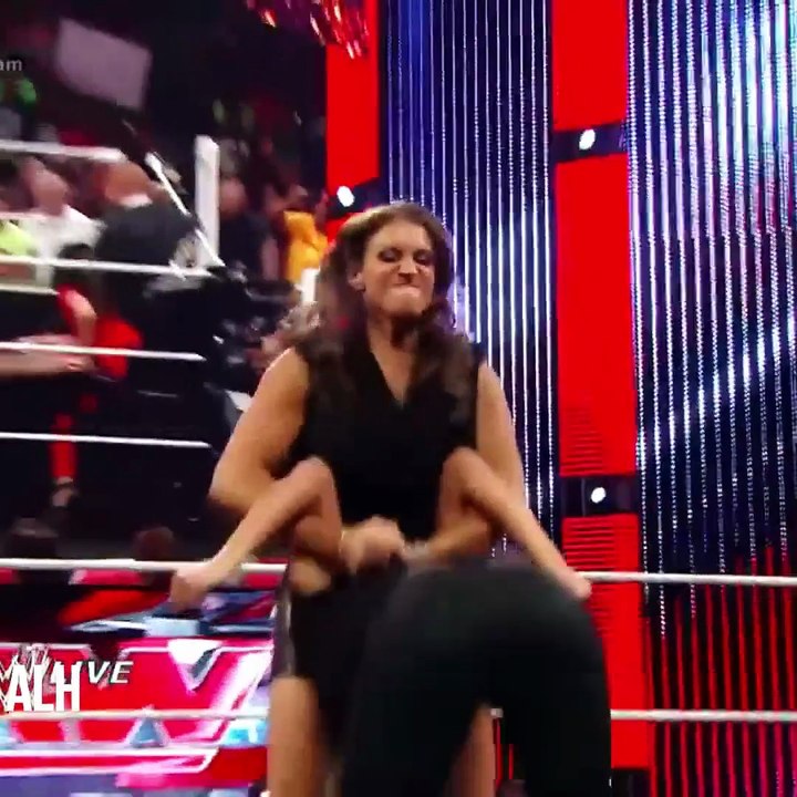 Brie Bella vs Stephanie McMahon SummerSlam contract signing Raw