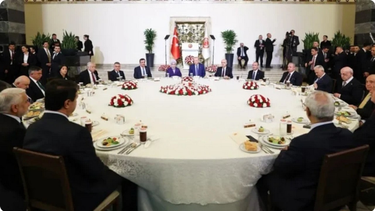 İftar menüsü tartışma yarattı: Zengin’den 'Peynir Ekmek Yeriz' çıkışı