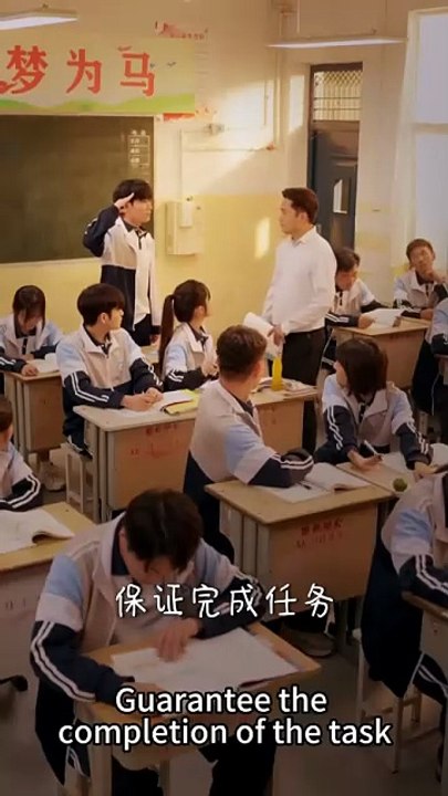 Ending: At the age of 16, they met on a rainy day, allowing two lonely hearts to warm each other, he silently watched her grow up and transformed, never said love, and she also quietly looked back and also guarded him, which was an unknown but unswerving