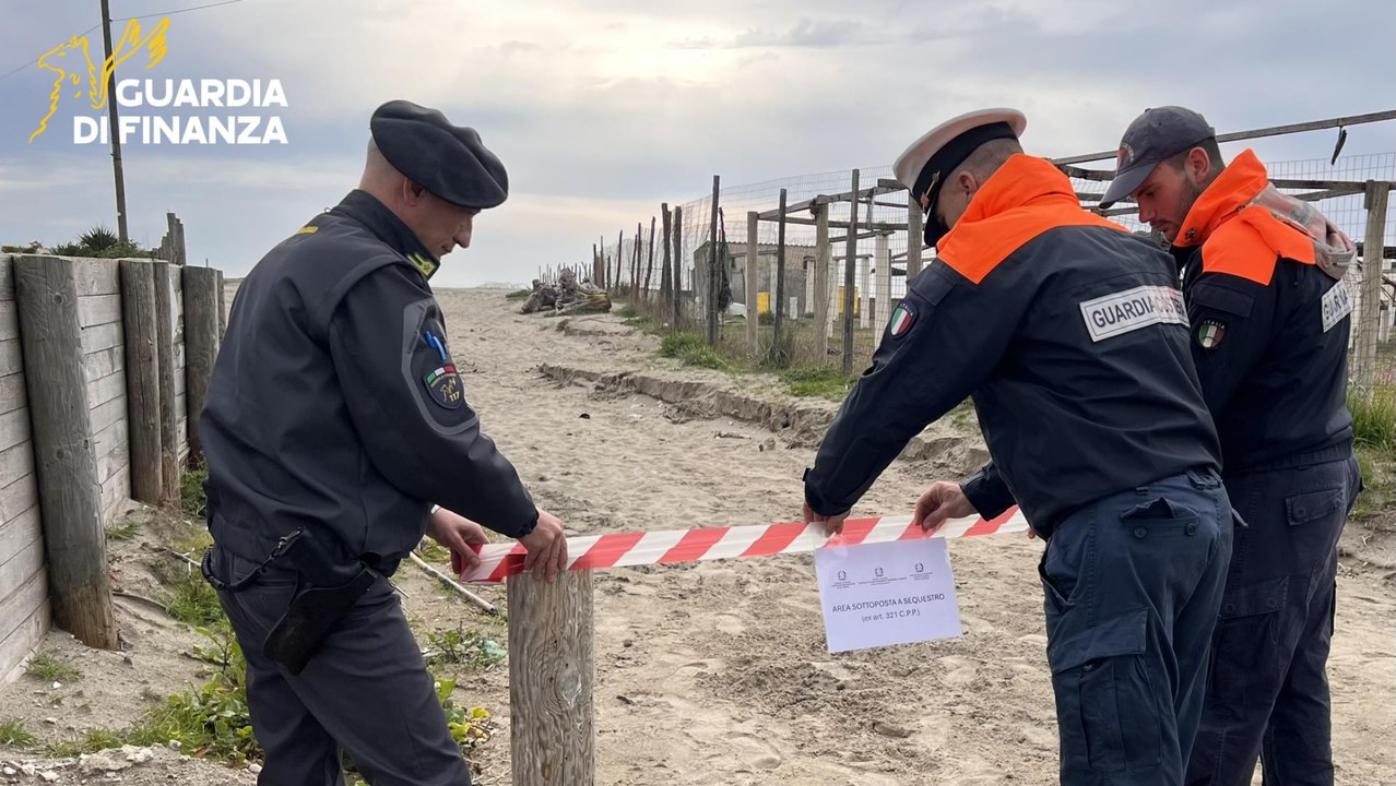 Castel Volturno (CE) - Lido gestito nonostante condanna per camorra: sequestro a Pinetamare (05.03.26)