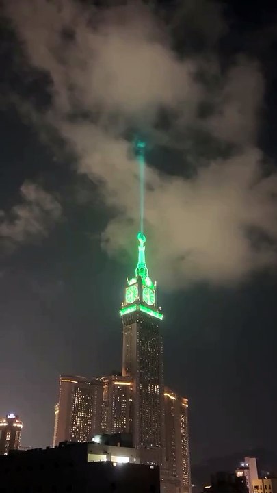 Hari ini ketika tower zamzam sudah menyala, tanda bulan Ramadhan telah tiba. Hari ini di Arab Sa