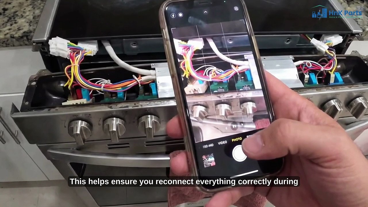 YTDown.com_YouTube_LG-LDE4411ST-Electric-Range-Rotary-Switc_Media_tQsc3C6yE3M_002_720p