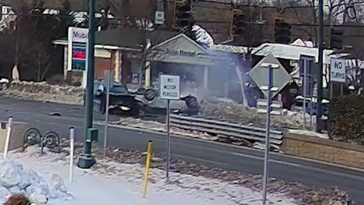 Off-duty police officer with cancer pulls man from burning car after crash