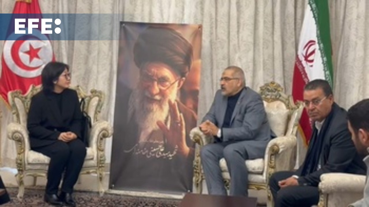 La embajada de Irán abrió en Túnez un libro de condolencias por la muerte de Jameneí