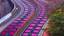 Autopista color rojo sorprende a conductores en India