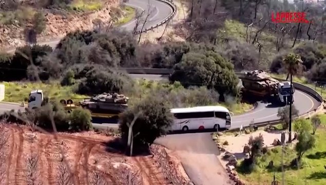 Carri armati israeliani si spostano al confine con il Libano