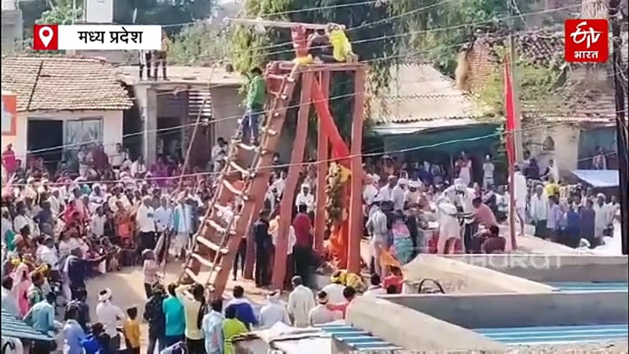 छिंदवाड़ा में 30 फीट की ऊंचाई पर हवा में झूलते हैं श्रद्धालु, मेघनाथ मेले में जारी है आदिवासियों की परंपरा