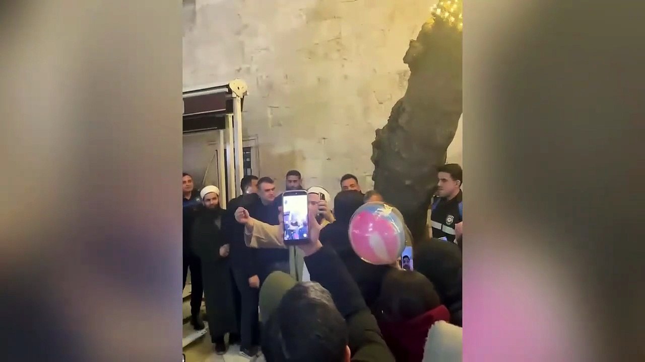 Bu da ''Kabe'de hacıları hu der Allah'' izdihamı