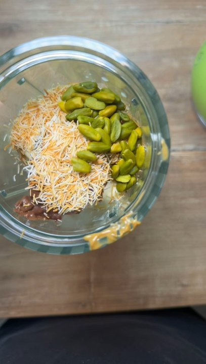 Recette de smoothie au chocolat de Dubaï 😍✨😱Pour ce faire, j’utilise le BLEND BOSS de Ninja 💪✨ offert*Ce smoothie représente tout ce que j’aime : la pistache, le chocolat, le kadaïf, la glace vanille…Tu vas refaire la recette ?