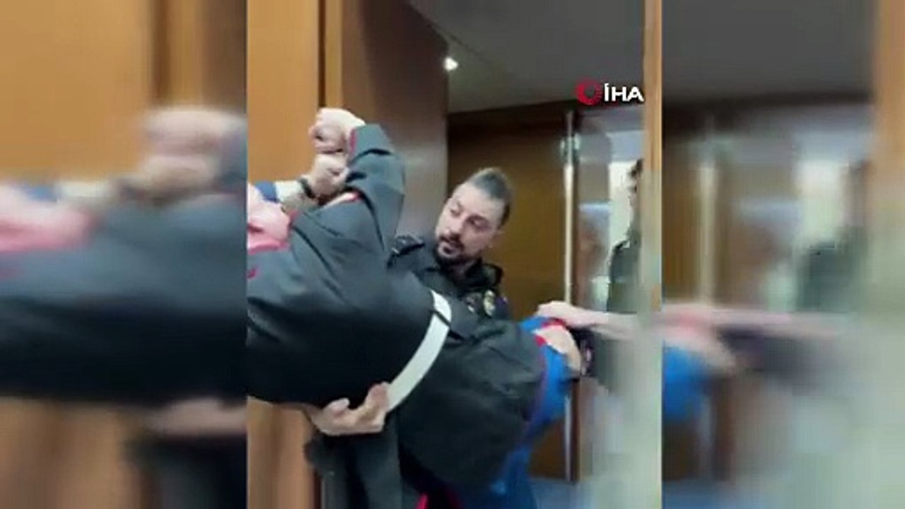 ABD Senatosu'nda savaş krizi: ''Kimse İsrail için savaşmak istemiyor" diye bağırdı, kolu kırıldı
