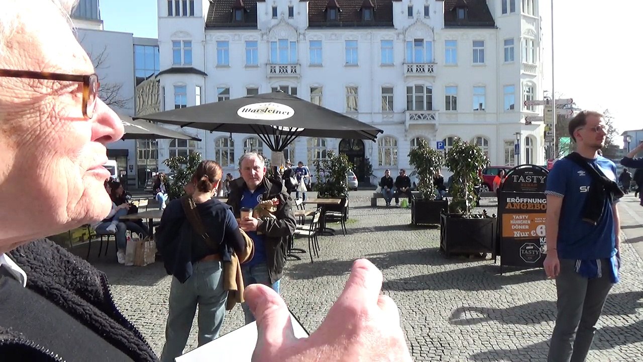 Fußball-Fans hören das Evangelium (1)