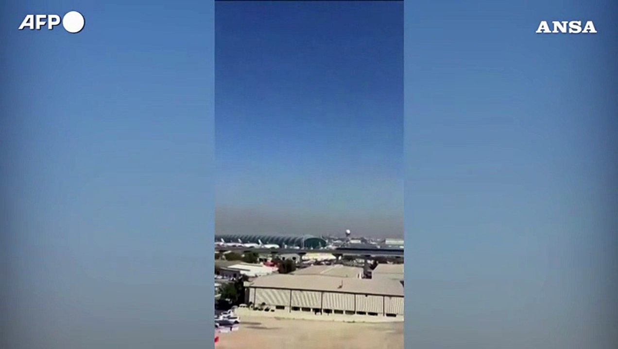 Dubai, drone iraniano colpisce l'aeroporto: nessuna vittima