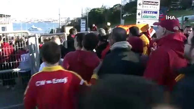 Galatasaray taraftarı, Dolmabahçe’ye geldi | Ajansspor | IHA