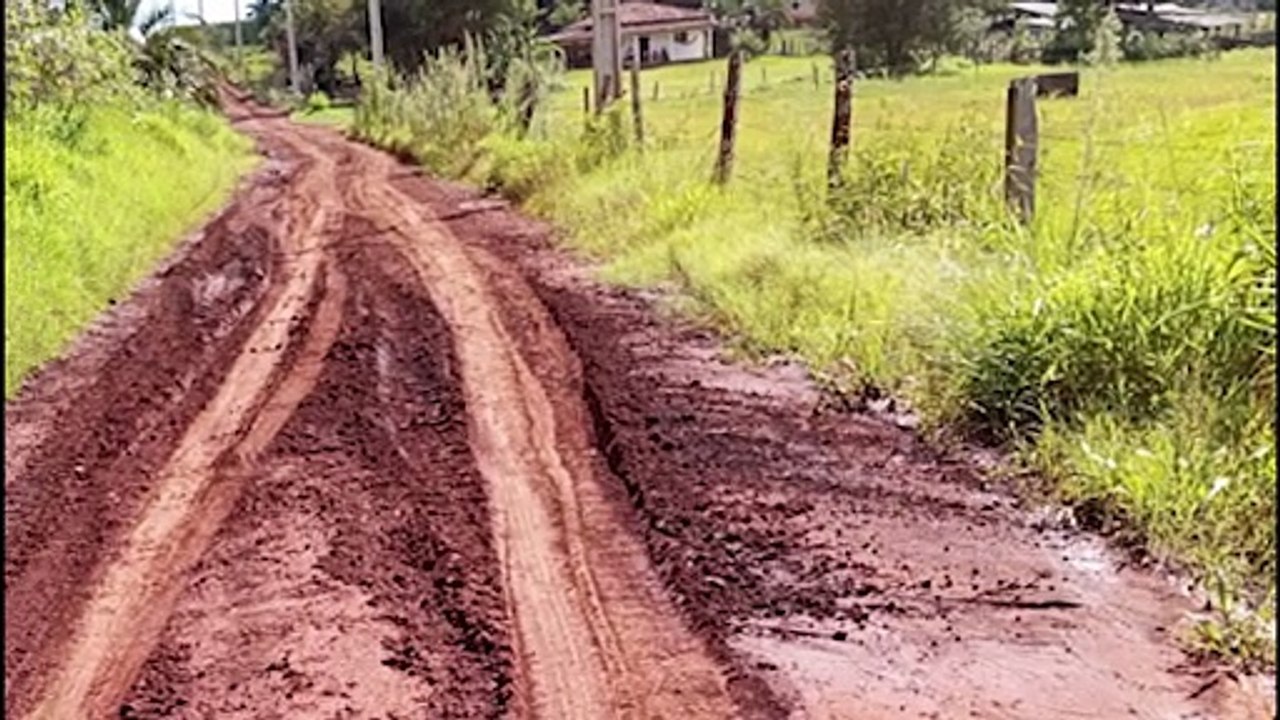 Promessa não cumprida: moradores da comunidade Centralito denunciam lamaçal em estrada sem cascalho em Cascavel
