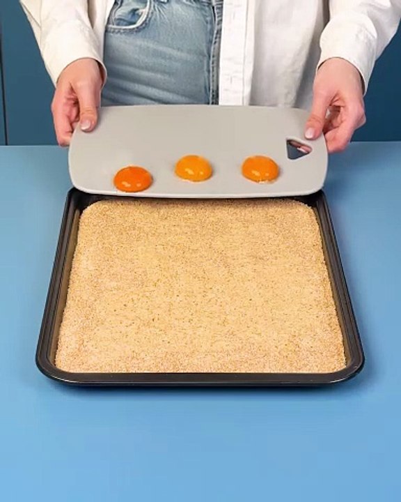 Golden crispy eggs made easy 😍🍳