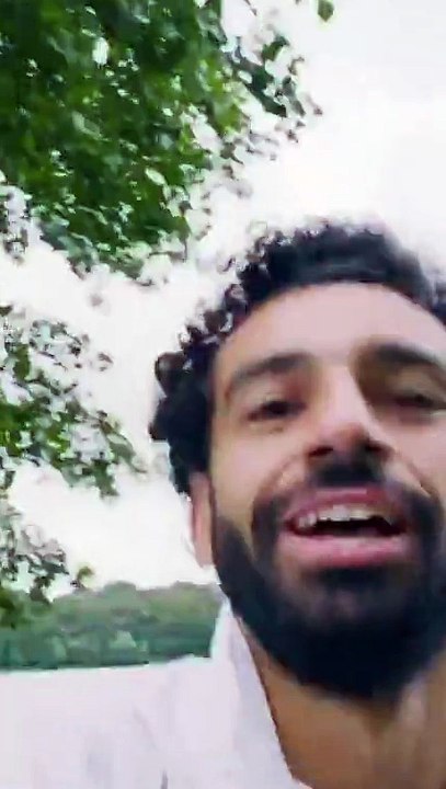 ​شاهد محمد صلاح وهو يركض فوق سطح الماء بسرعة فائقة