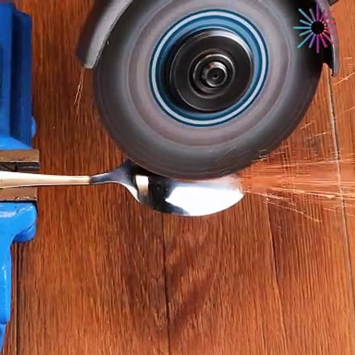 Easy DIY veg peeler out of a spoon! 🥒