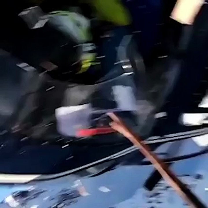 فيديو مروع لاصطدام هليكوبتر بطائرة سياحية