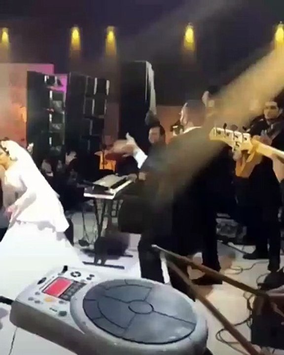 اضغط لمشاهدة الفيديو: شاب مصري يُدخل تامر حسني في نوبة ضحك هستيرية