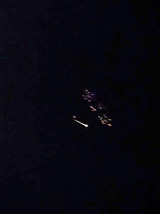 🚨 ALERTE : L’Iran bombarde Israël avec des munitions à sous-munitions (bombes à fragmentation).