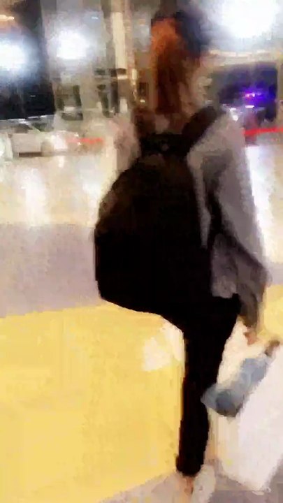 اضغط لمشاهدة الفيديو: فتاة سعودية تثير ضجة بعد خروجها للتسوق بدون عباءة