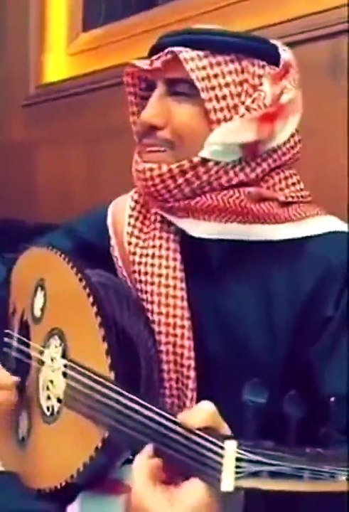 اضغط لمشاهدة الفيديو: فايز المالكي يعزف على العود، ويغني ألا ليت البكا يرد غالي