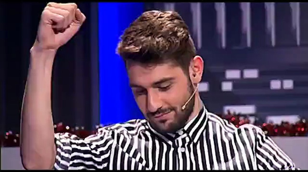 اضغط لمشاهدة الفيديو: شجار على الهواء بين نجمتي...