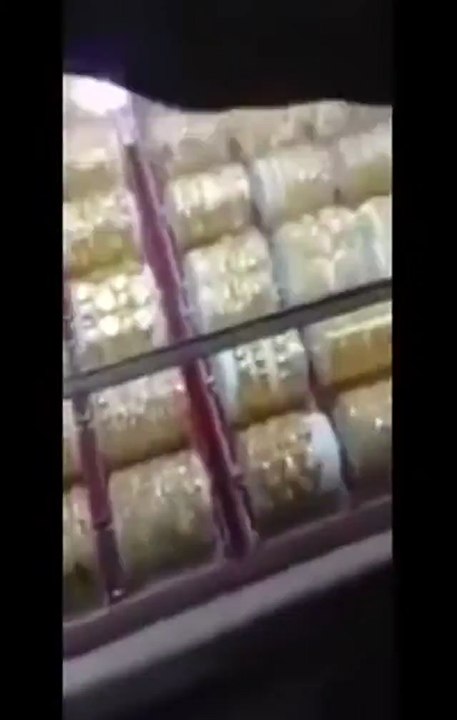 اضغط لمشاهدة الفيديو: عريس سعودي يفاجئ والدته بهدية من الذهب