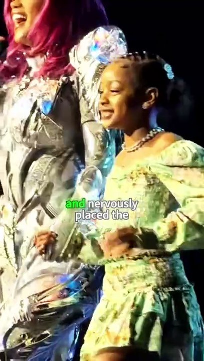 Why can't Kulture straighten her neck?#celebrities #cardib #tour #kulture #losangel