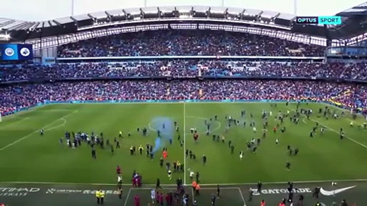 بالفيديو: احتفالات جماهير مانشستر سيتي بالفوز بالدوري الإنجليزي