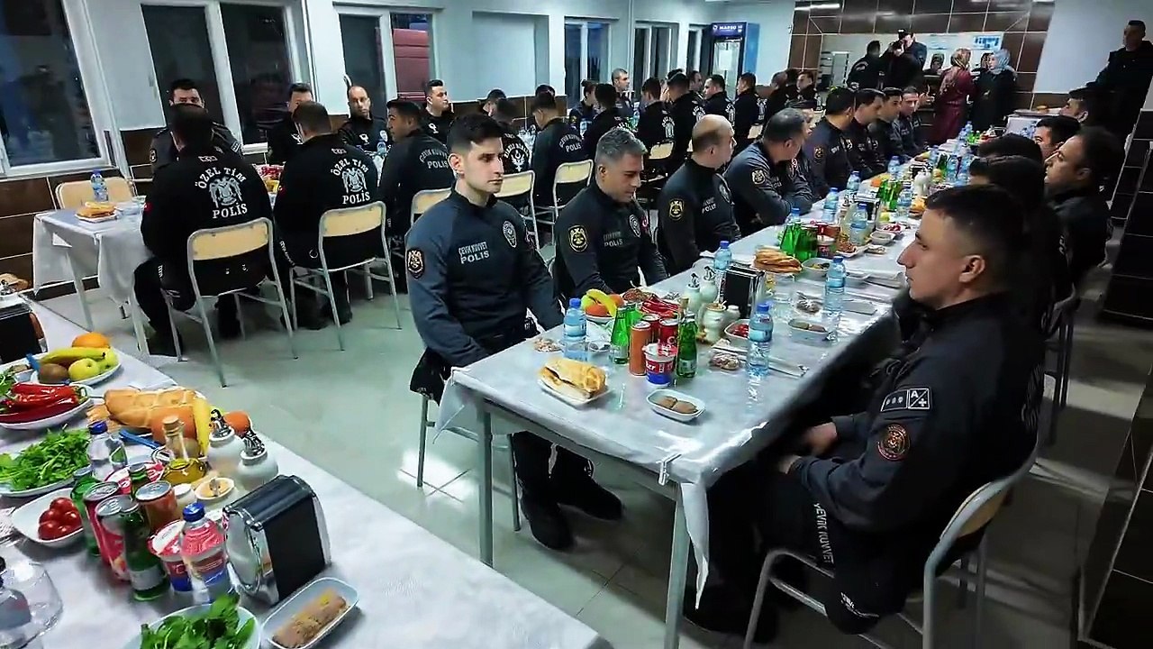 Emniyet Müdürü Atilla Aksoy, Çevik Kuvvet Personeliyle İftarda Bir Araya Geldi