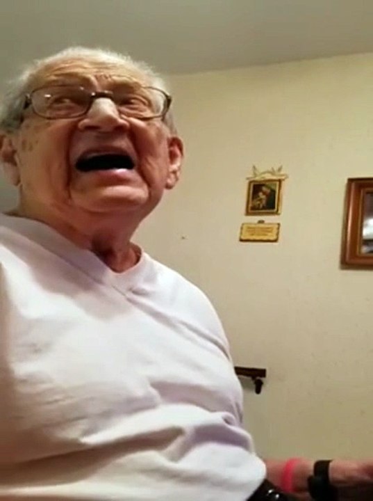 فيديو طريف .. رجل طريف لا يصدق عمره الحقيقي