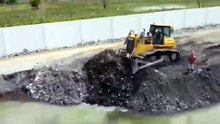 Heavy Dump Truck & Bulldozer Moving Tons of Rocks! 🚜💥