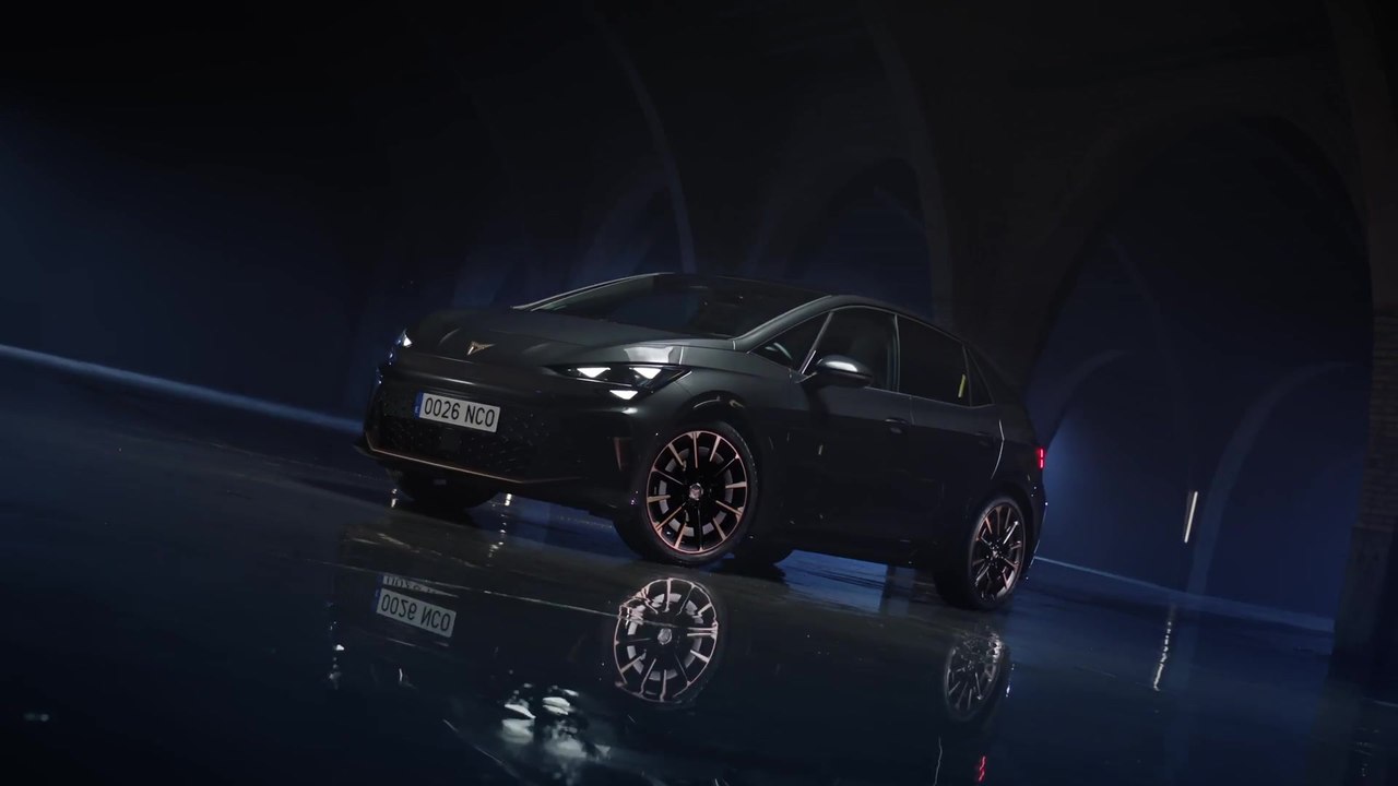 El nuevo CUPRA Born ofrece un rendimiento electrizante con un nuevo y llamativo diseno interiores mejorados y mas tecnologia