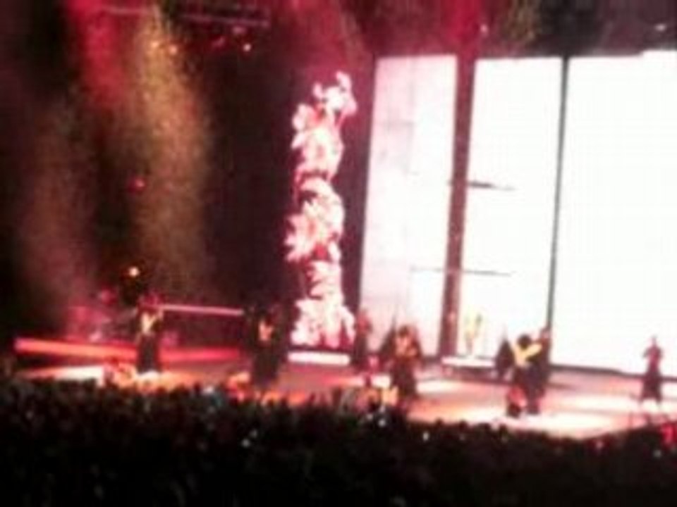 Kylie Minogue Lyon 01 06 2008 -  Come into my world