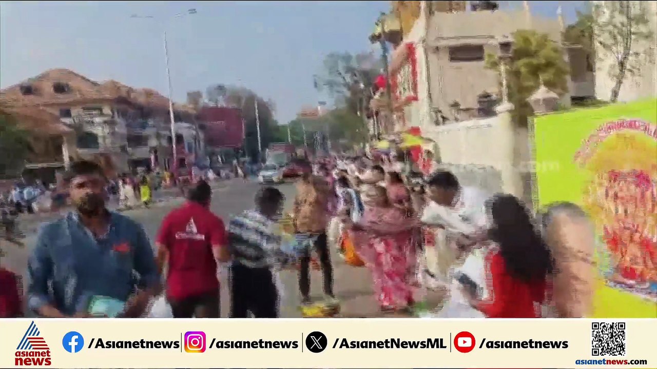 ആറ്റുകാൽ പൊങ്കാലയ്ക്ക് എത്തിയ ഭക്തർക്ക് വസ്ത്രങ...