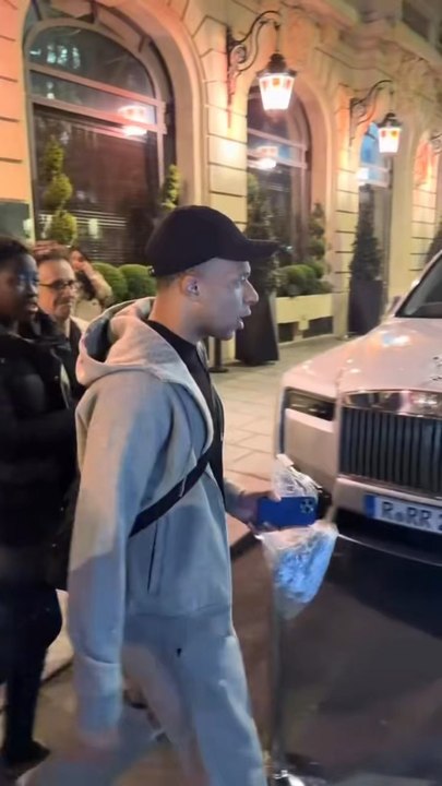 MBAPPE GHOST DES FANS