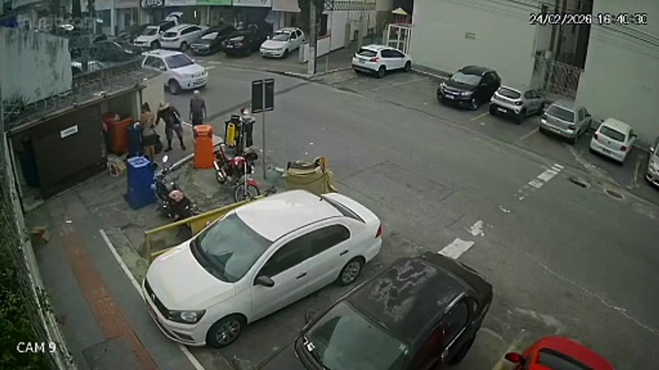 Funcionárias de condomínio encontram R$ 5 mil em lixeira de SC