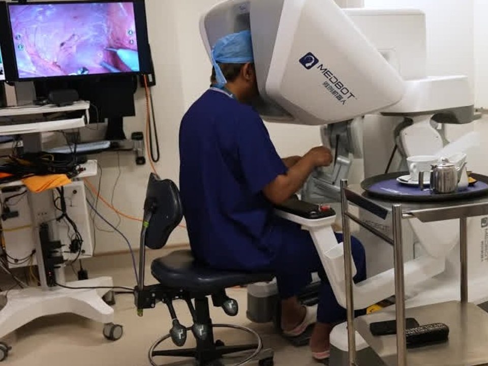 Chirurg im homeoffice? operation per remote-roboter durchgeführt