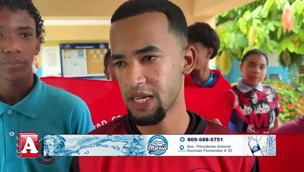 Estudiantes del Politécnico Manuel María Castillo ocupan Distrito Educativo 07-05; tildan de “mentirosa” a su directora