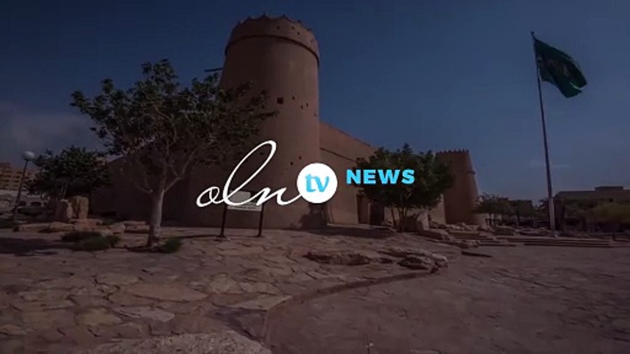 خروج طائرة الخطوط السعودية المتجهة إلى جدة من ا...