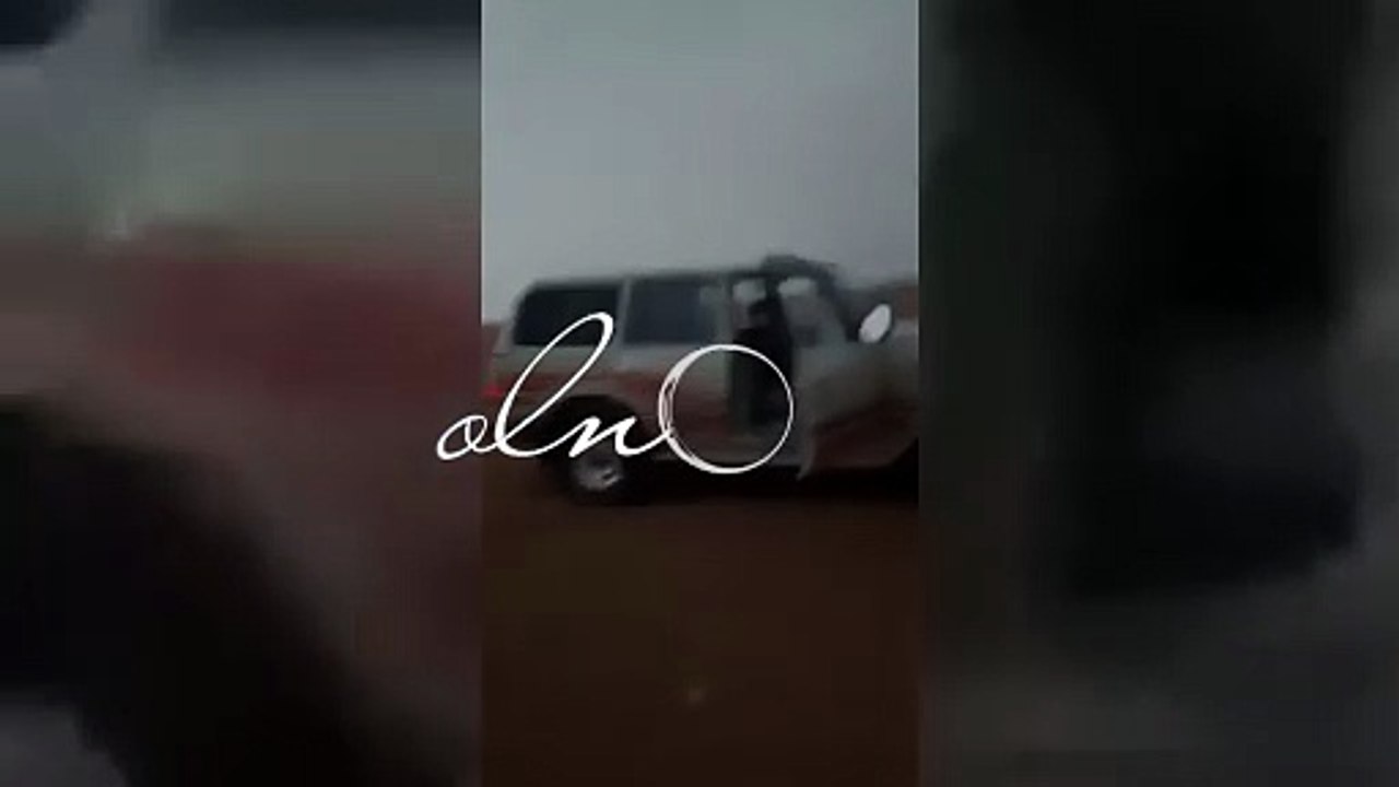صاعقة مميته تضرب سيارة وسط الصحراء بشمال السعودية.. ونجاة صاحبها